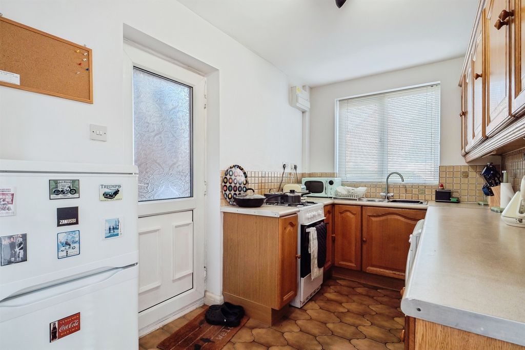 Property photo 3 of 18