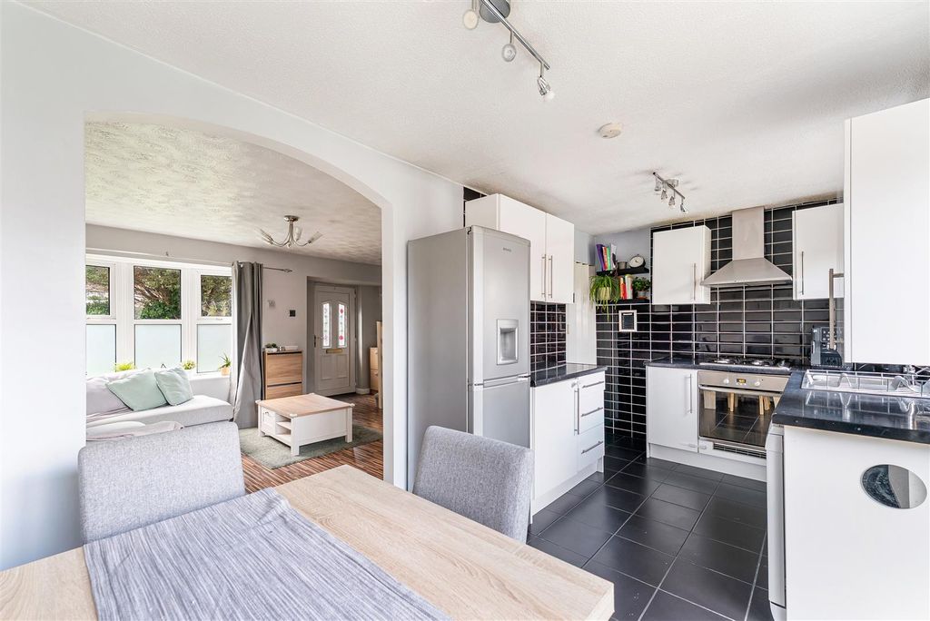 Property photo 3 of 17 Kitchen/Diner