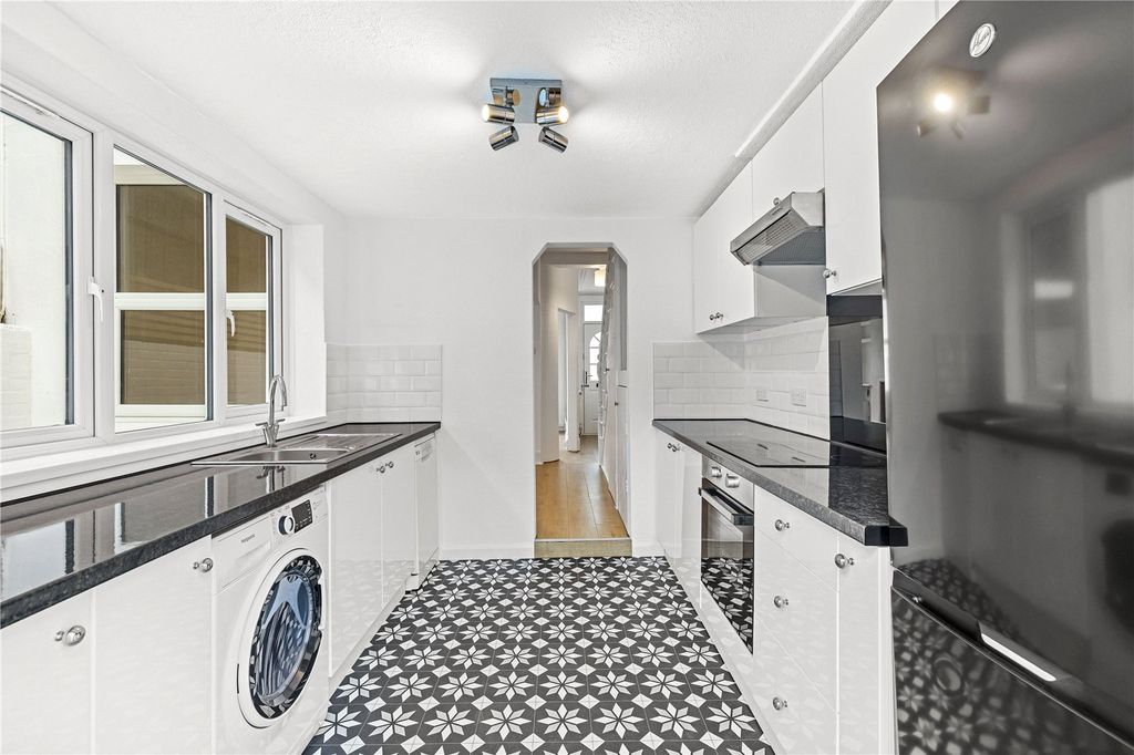 Property photo 2 of 18 Picture No. 15