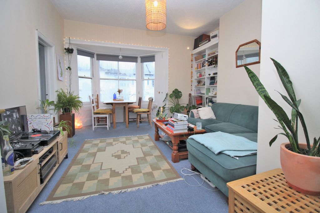 Property photo 2 of 10 30