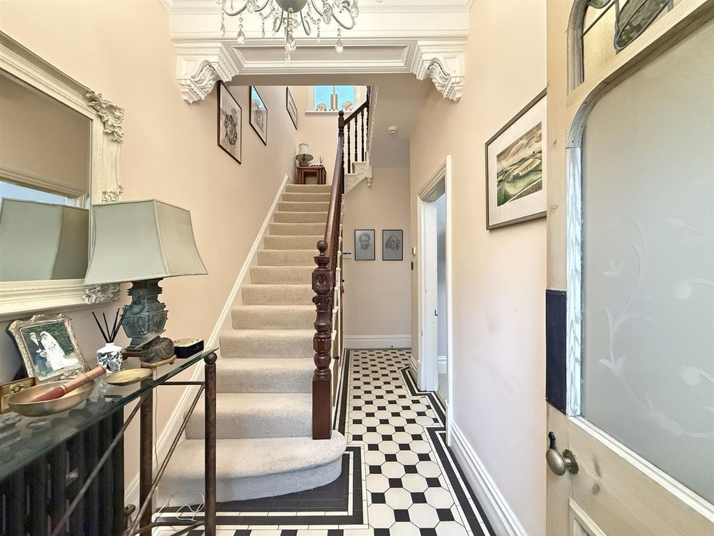 Property photo 2 of 18 Burleigh Park Road 22 - Hall.Jpg
