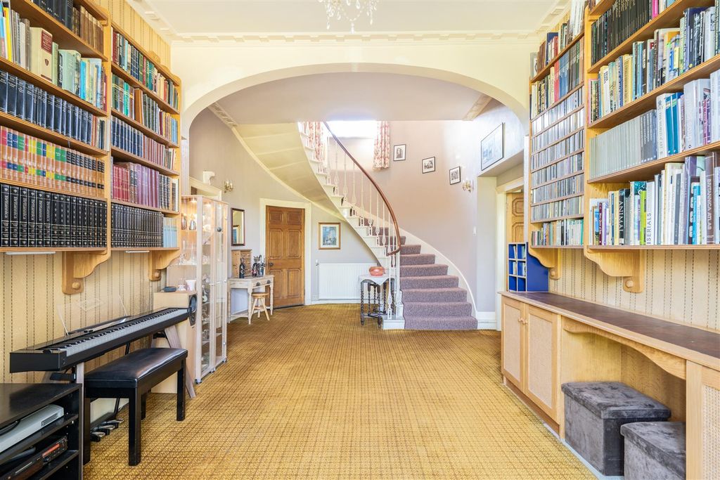 Property photo 2 of 38 Maxwell_Place_Features-01.Jpg