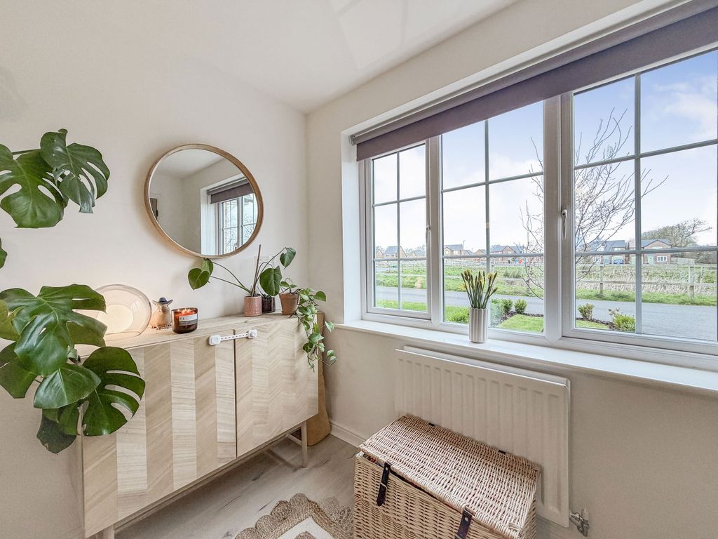 Property photo 3 of 27