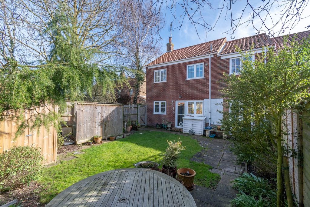 Property photo 2 of 21