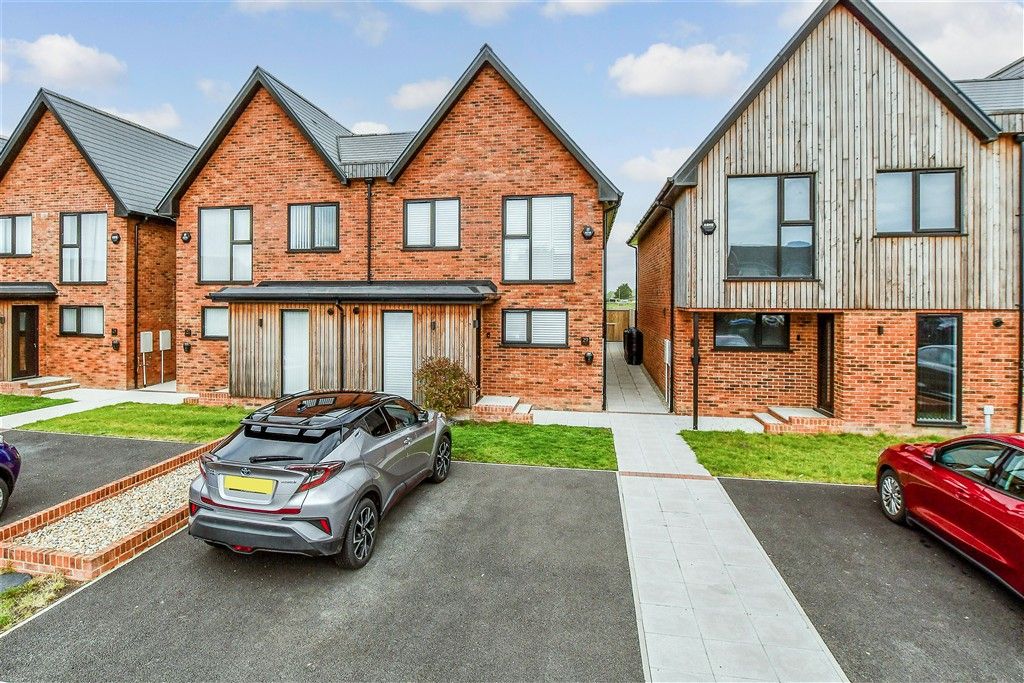 Property photo 1 of 17 External (Brochure)