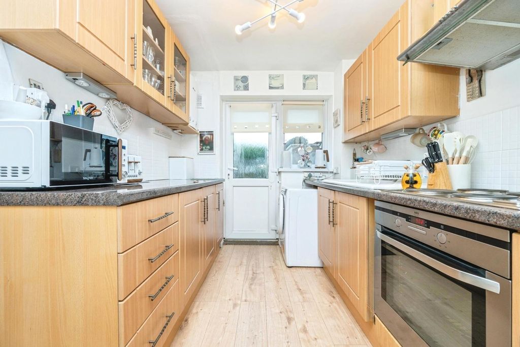 Property photo 3 of 15 Kitchen