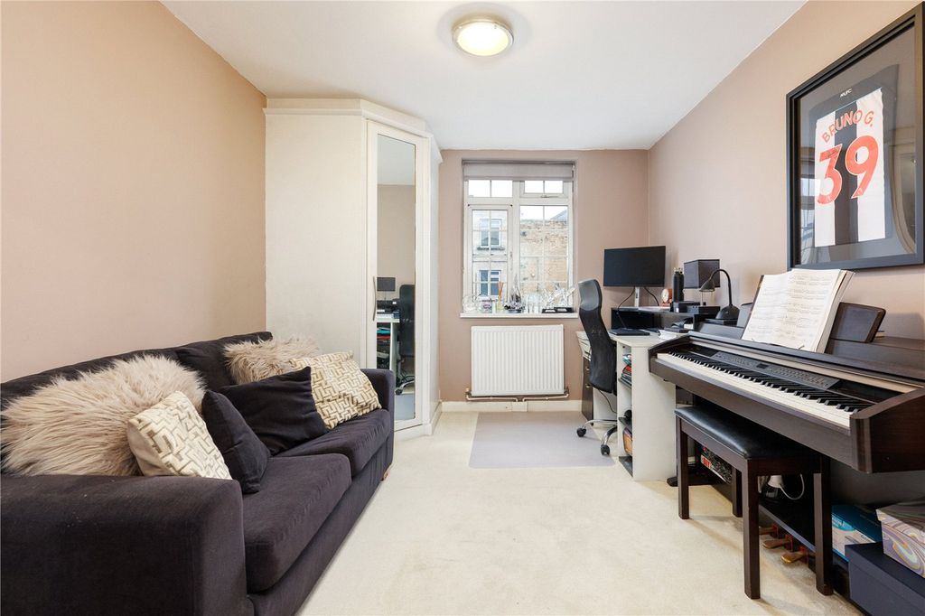 Property photo 3 of 8 Picture No. 02