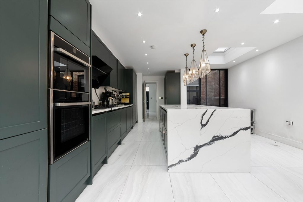 Property photo 3 of 20 Image