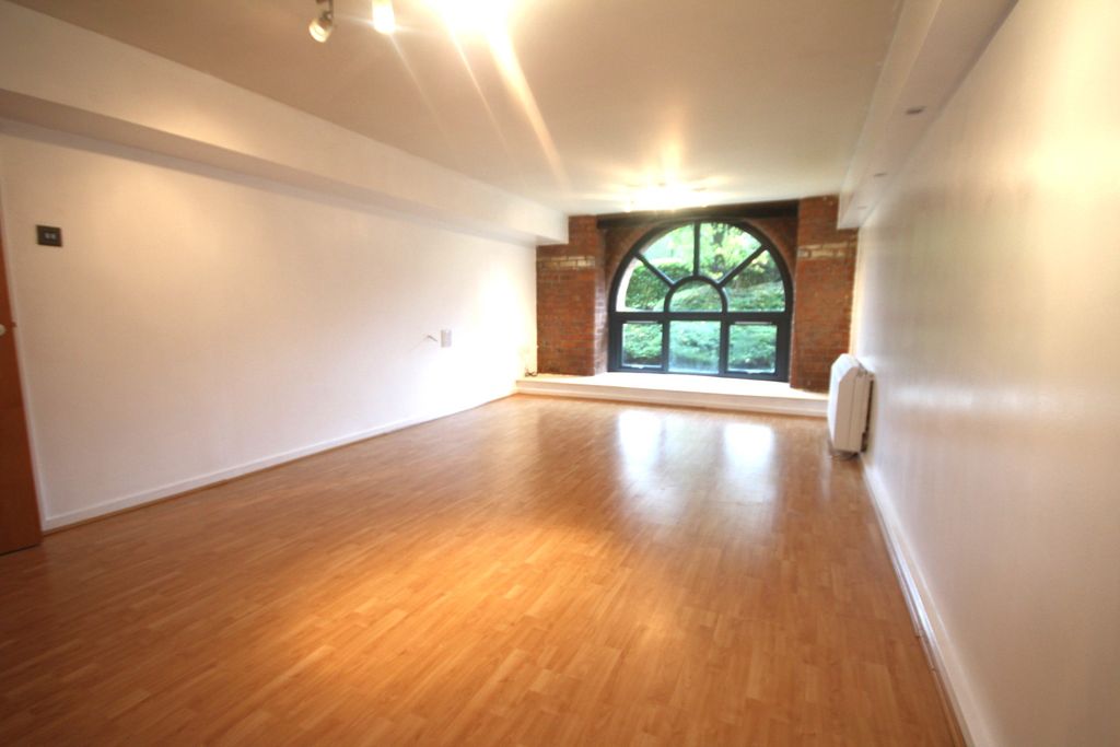 Property photo 3 of 11 Lounge