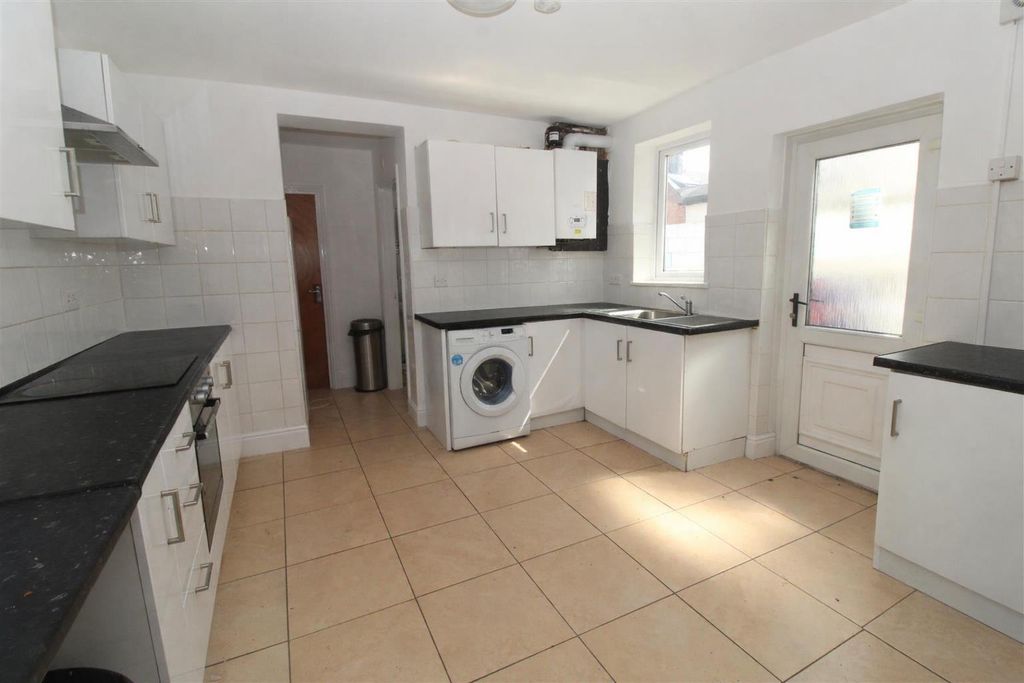 Property photo 2 of 15 Ruthin Gardens 2.Png