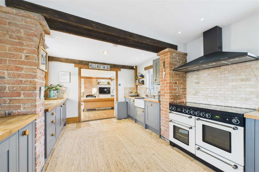 Property photo 2 of 27 Kitchen