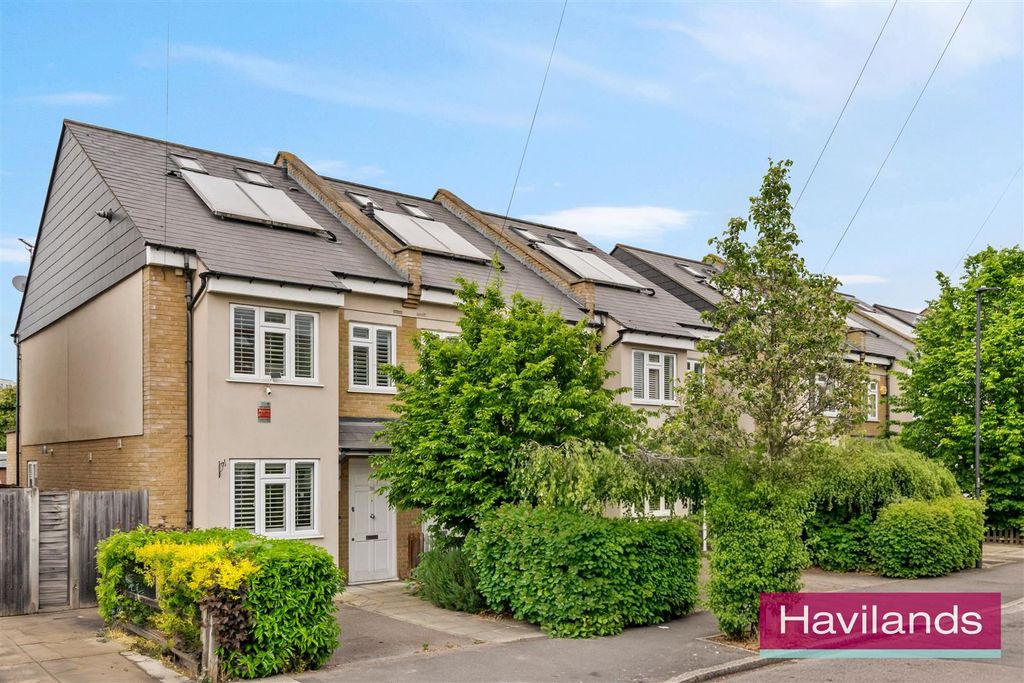 Property photo 1 of 22 Highfield Road-22.Jpg
