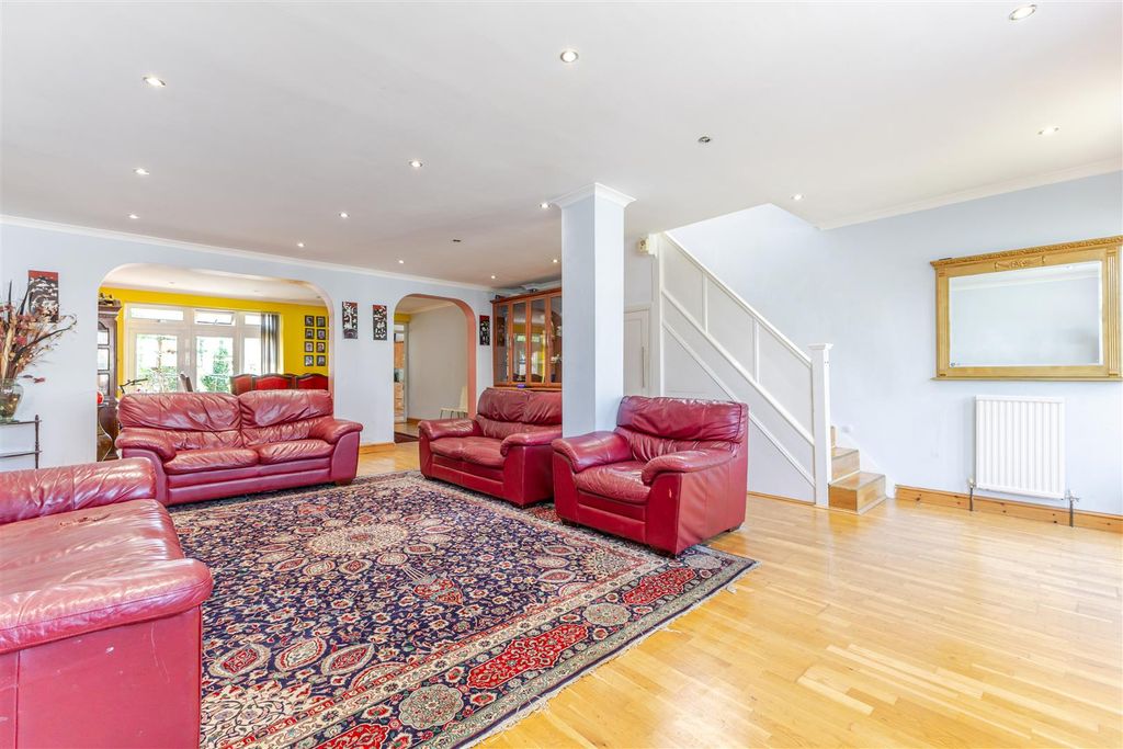 Property photo 2 of 18