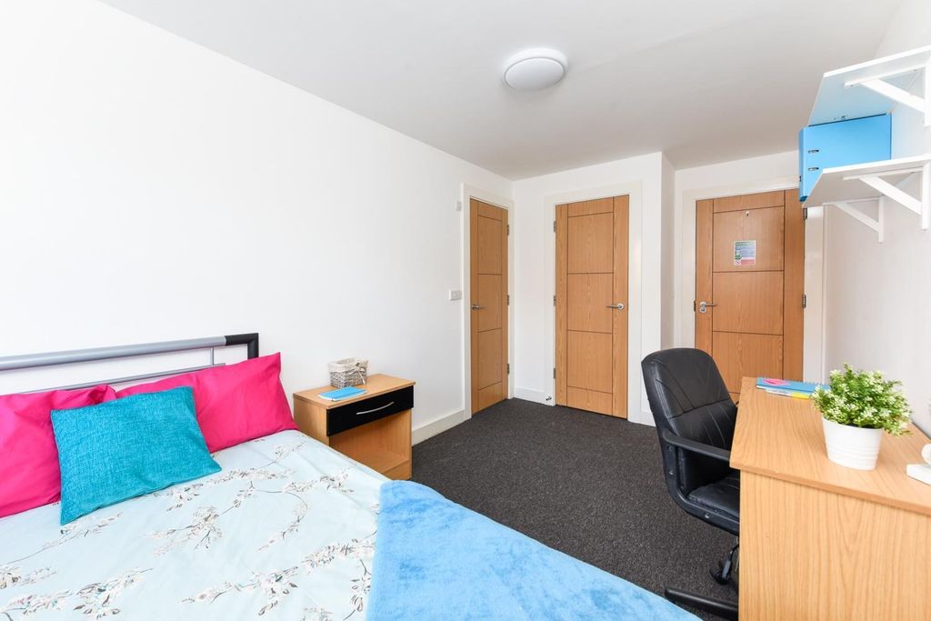 Property photo 1 of 30