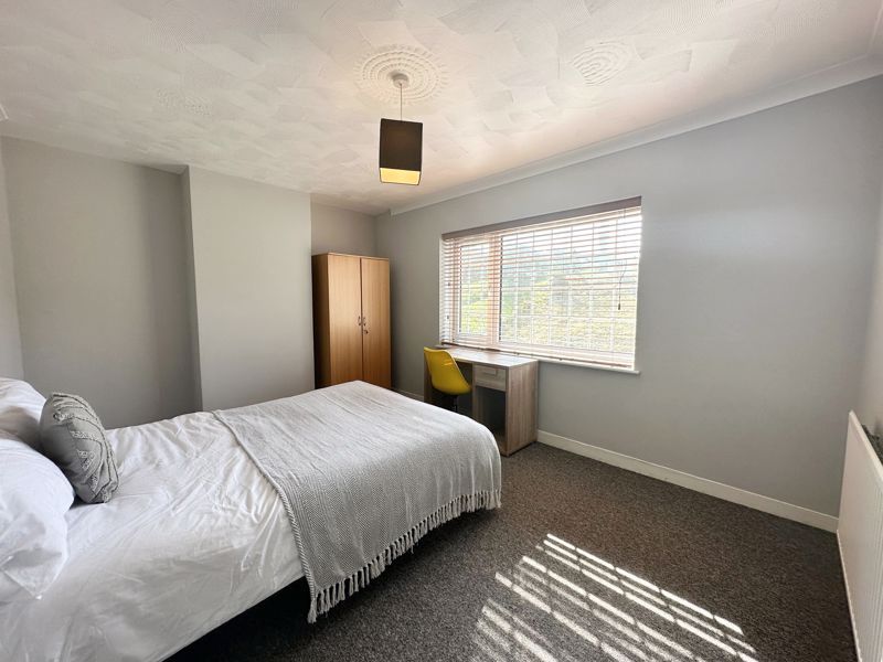 Property photo 1 of 10 Bedroom