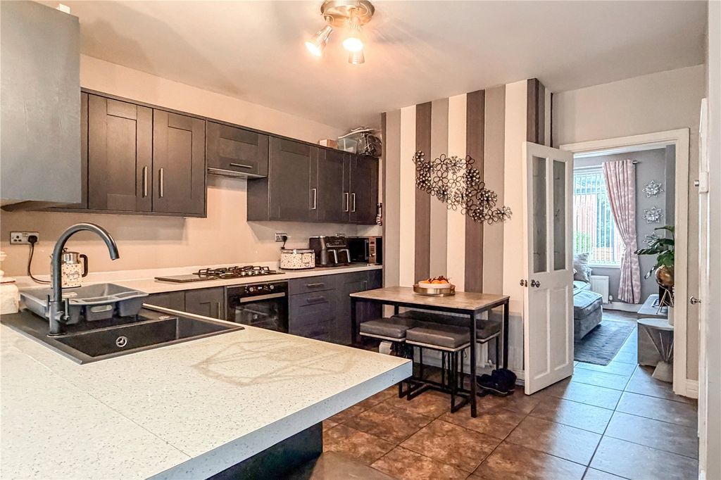 Property photo 2 of 18 Kitchen