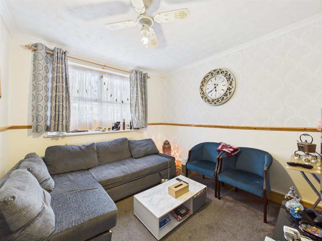 Property photo 3 of 12 Cam04907G0-Pr0226-Still001.Jpg