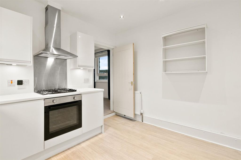 Property photo 2 of 21 New-St-10.Jpg