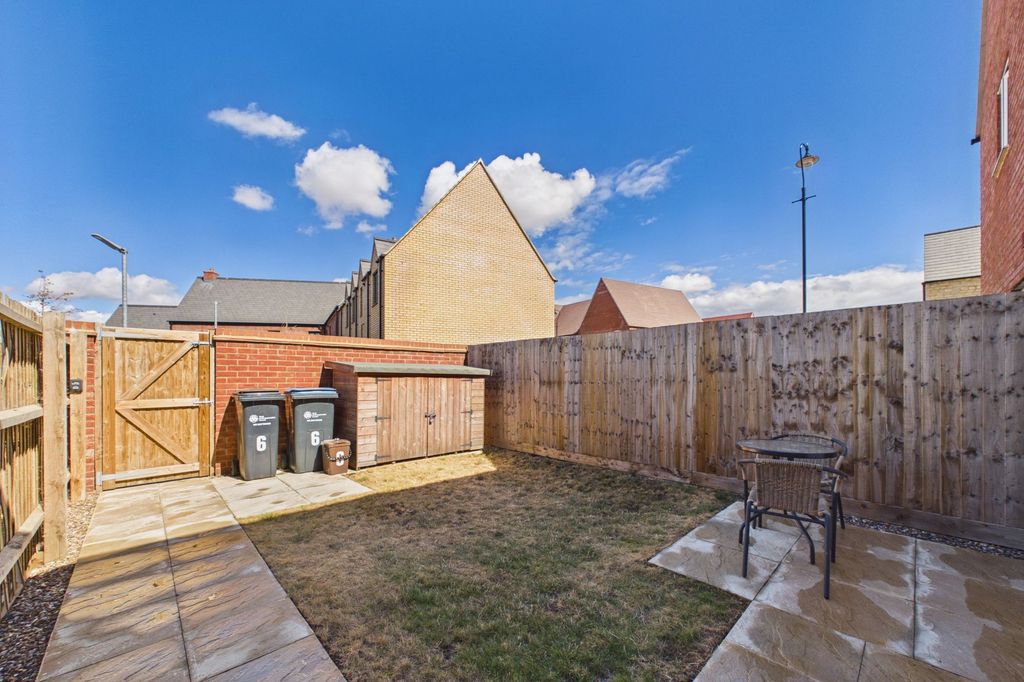 Property photo 2 of 23