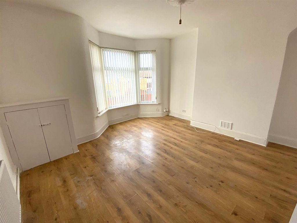 Property photo 1 of 7 Livrm.Jpg