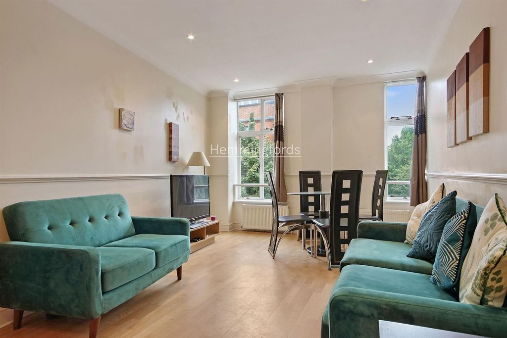 Property photo 3 of 15 13-2d9A78556 - Am - Flat 7, 152, Goswell Road Lond
