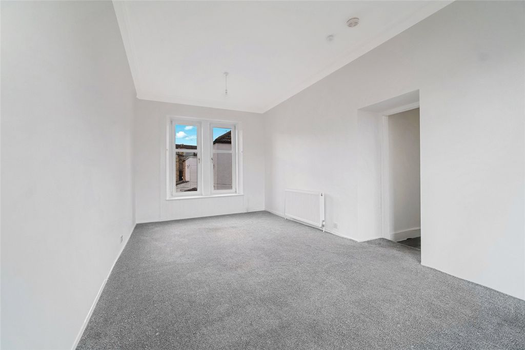 Property photo 2 of 17 Living Room