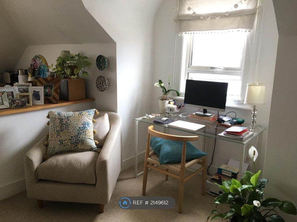 Property photo 3 of 14 Living Room