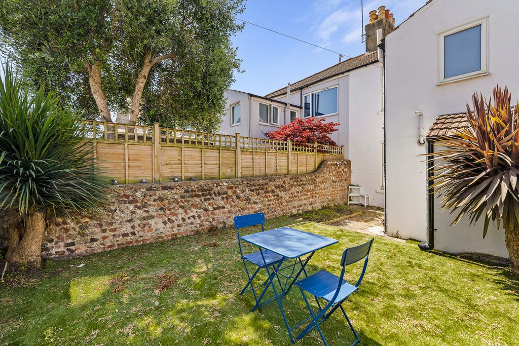 Property photo 2 of 11