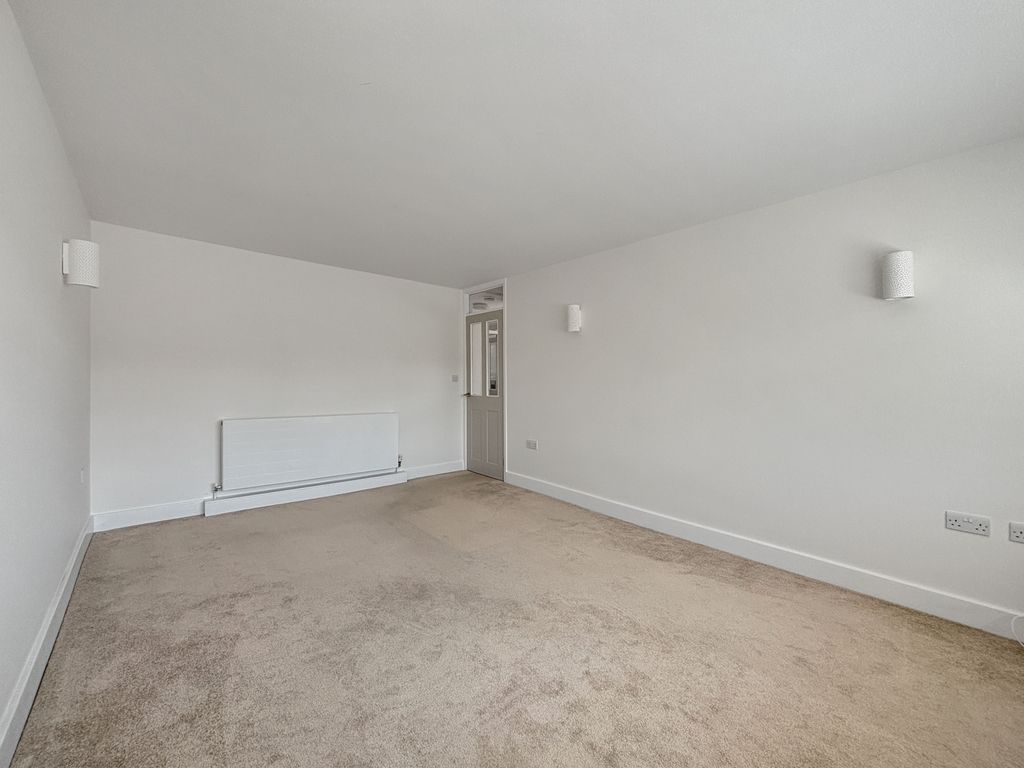 Property photo 3 of 16 Eac7Ed28E1182d1Aa5Fd09965B7c8d725Eebaa1F