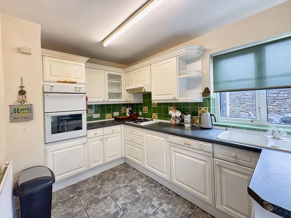 Property photo 3 of 25