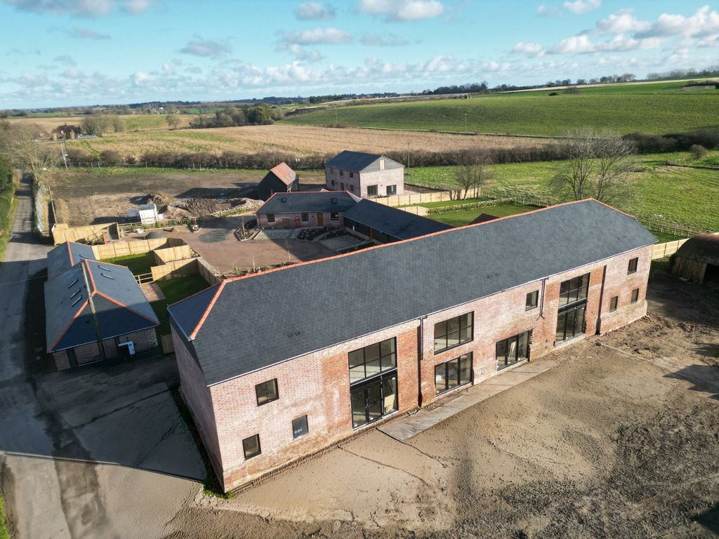 Property photo 2 of 6 Picture No. 44