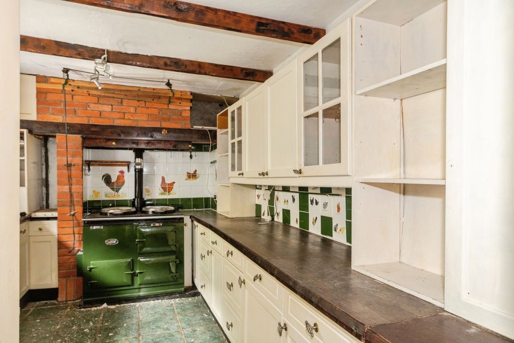 Property photo 3 of 17 Kitchen