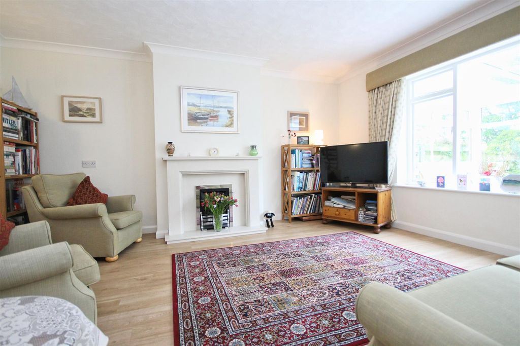 Property photo 2 of 17 Img_1569_Lzn.Jpg