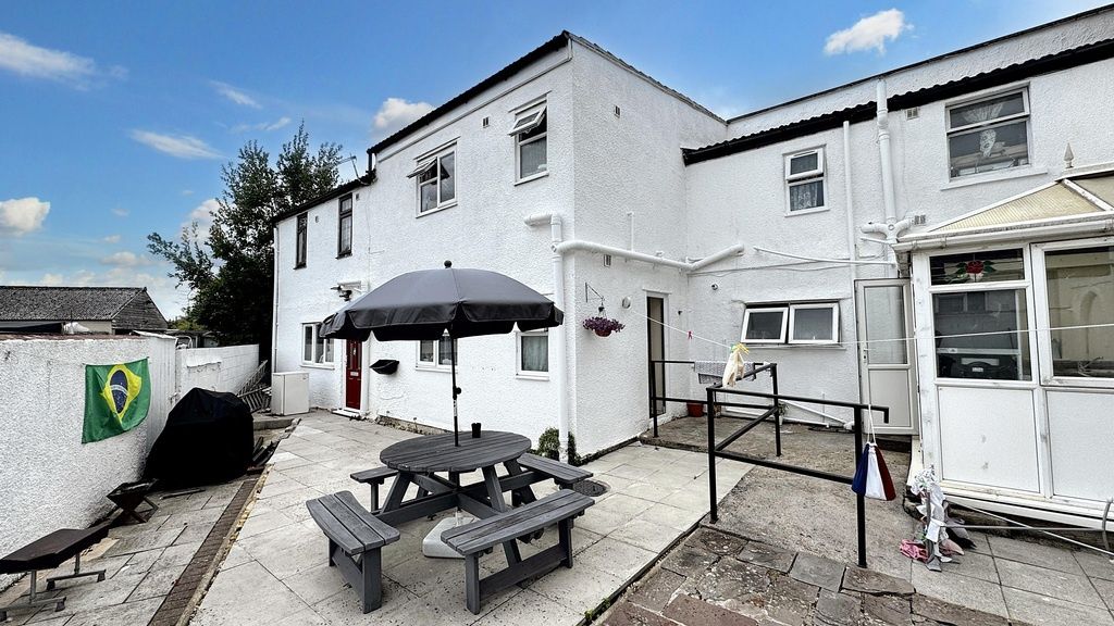 Property photo 1 of 5 Bright Paved Patio With Spacious Picnic Seating...