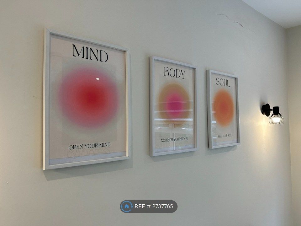 Property photo 2 of 6 Bedroom