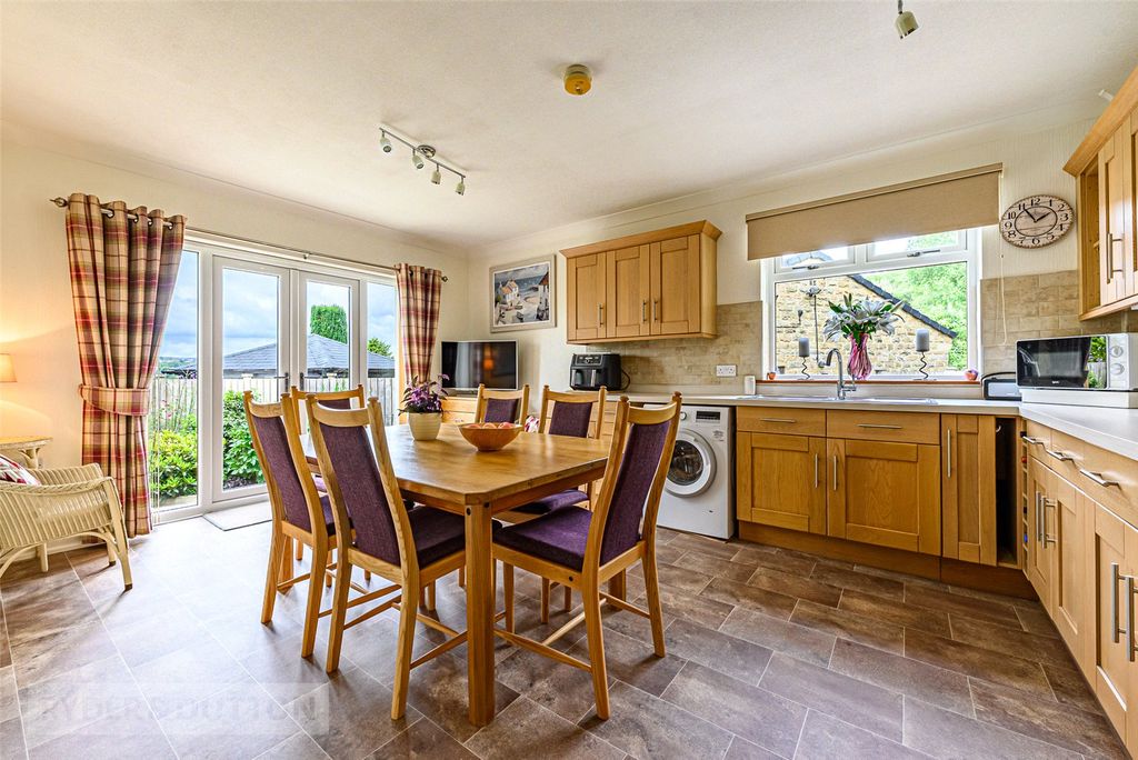 Property photo 2 of 28 Picture No. 22