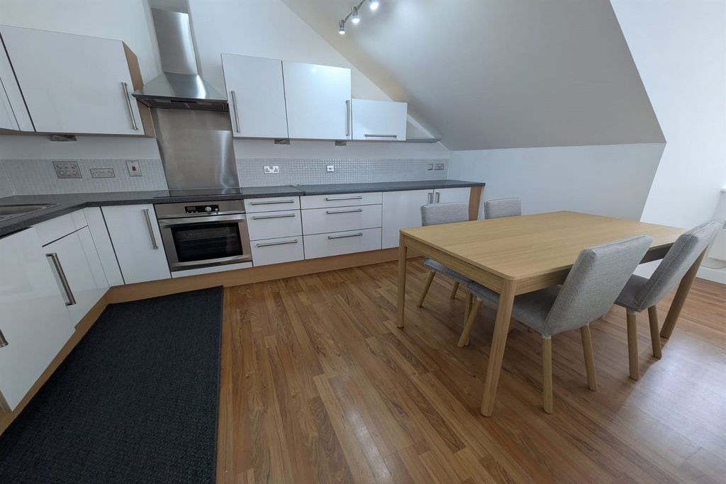 Property photo 1 of 13 (Main)