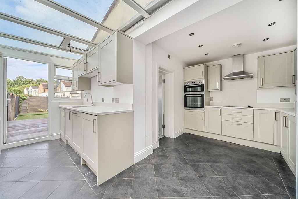 Property photo 3 of 19 Kitchen