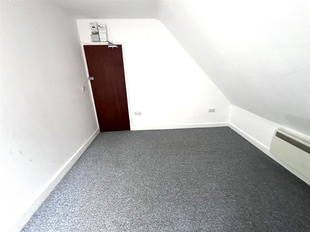 Property photo 2 of 5 Bedroom .Jpg