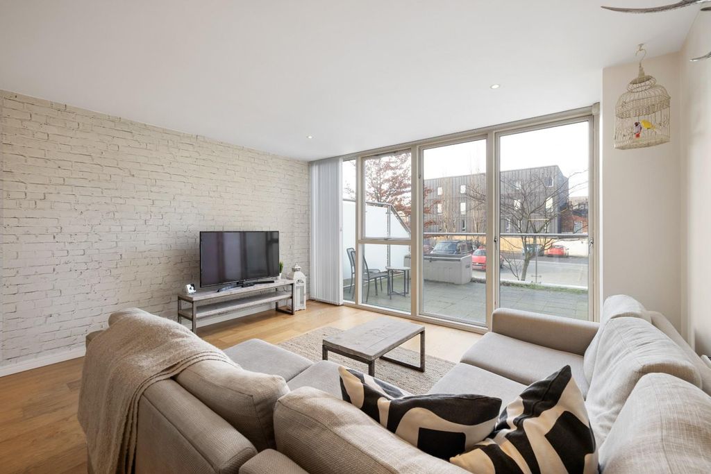 Property photo 1 of 37 Char5204.Jpg