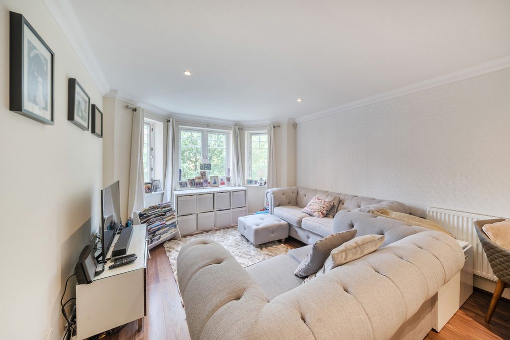 Property photo 3 of 15 1334910-3-6894cc1...