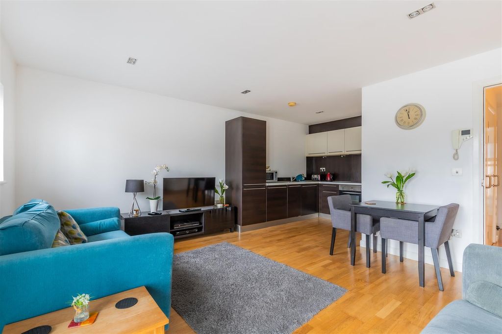 Property photo 2 of 12 12 Gwynt Mews-3.Jpg