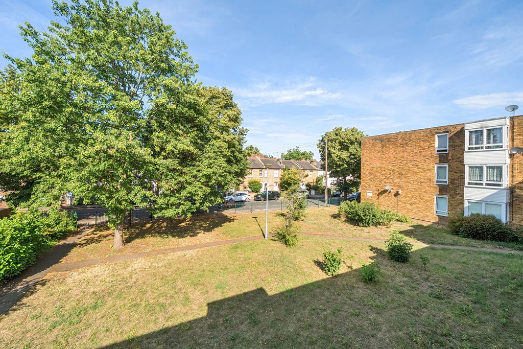 Property photo 3 of 17 1488707-10-6A4Cbb...