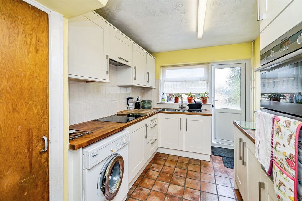 Property photo 2 of 18