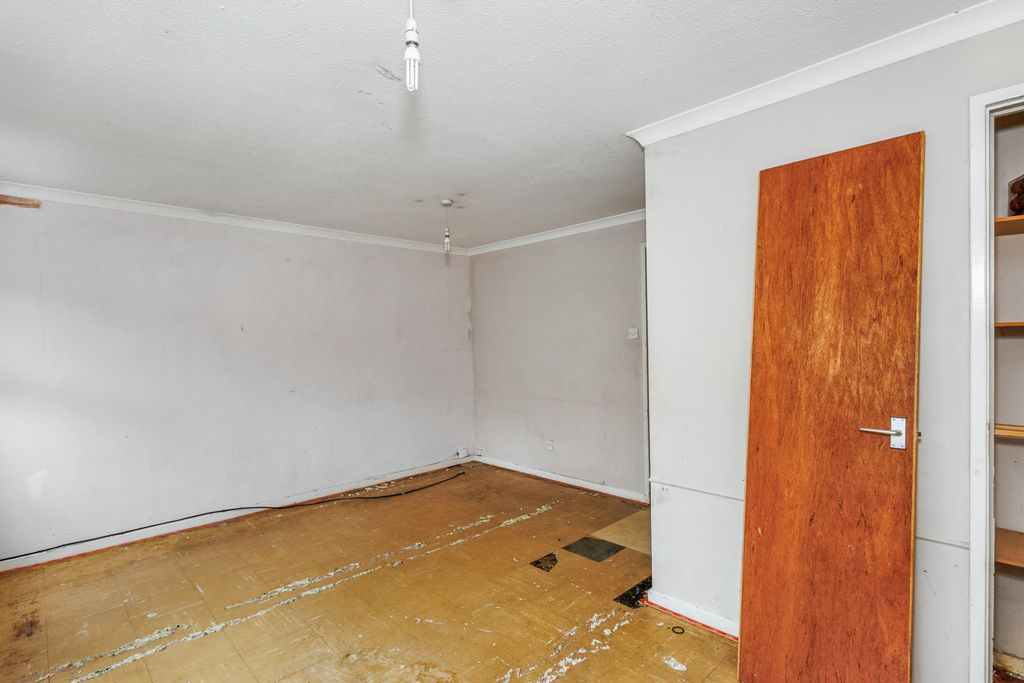 Property photo 2 of 16 14 Brooke Close, Wellingborough, Northamptonshire, Nn8 3Lj