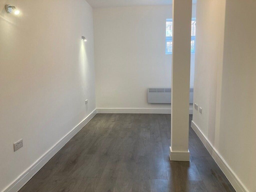 Property photo 3 of 7 Lounge
