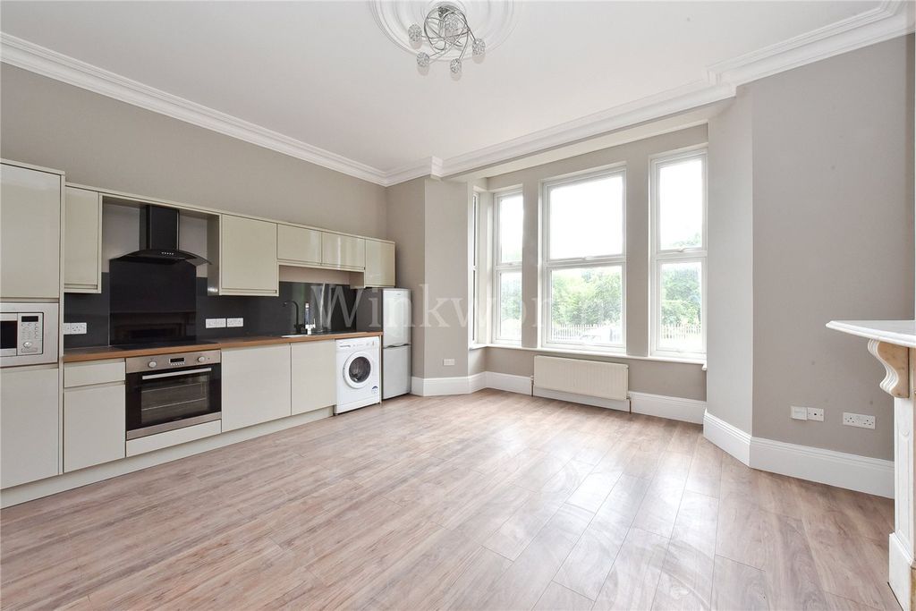 Property photo 2 of 13 Picture No. 10