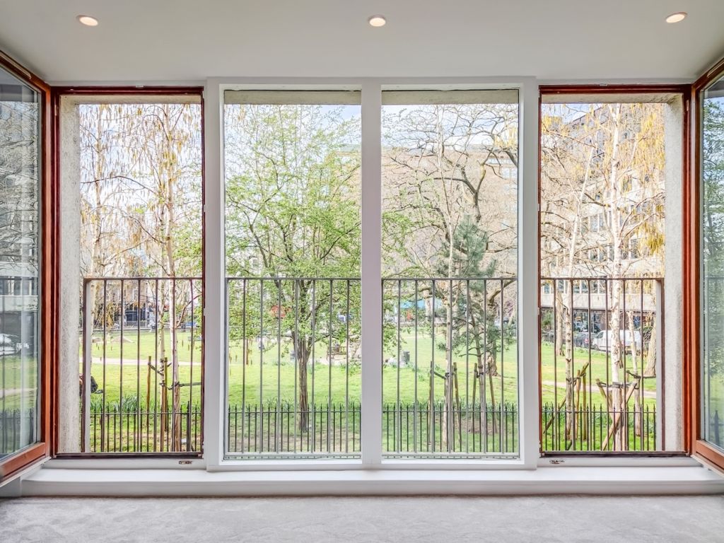 Property photo 2 of 15 3 Bed - 08 - Bedr...