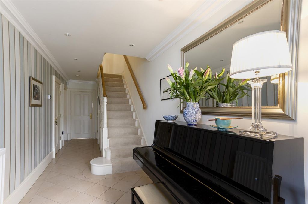 Property photo 2 of 39 10_The_Square_22.Jpg