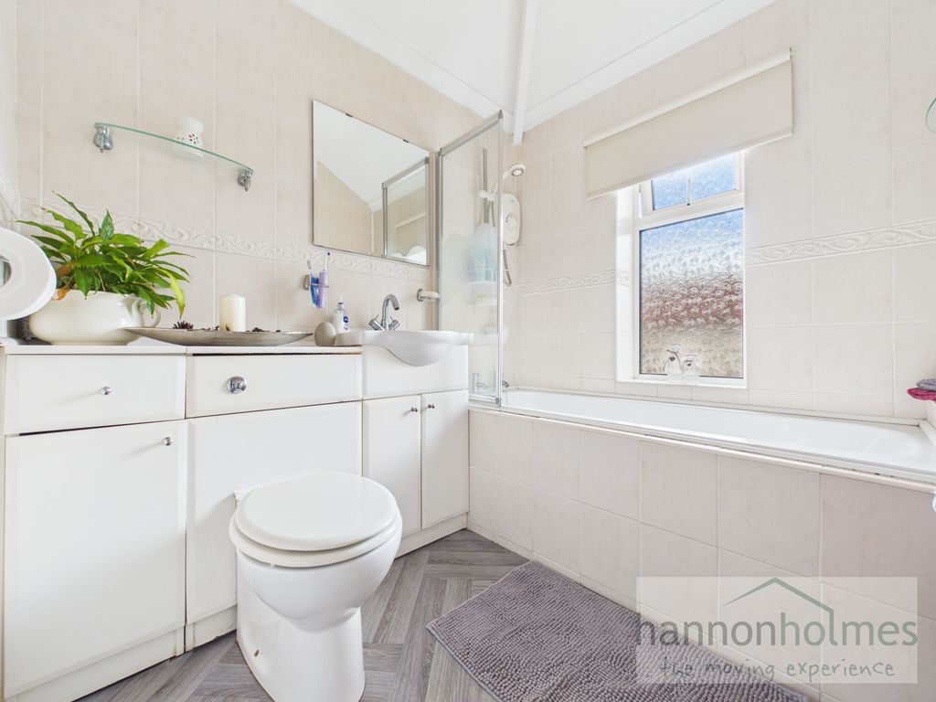 Property photo 3 of 30 Cam05283G0-Pr0224-Still011